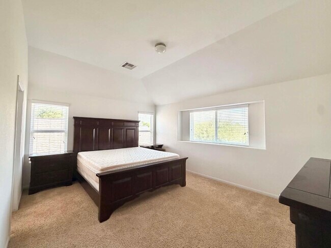 Building Photo - 2803 S Red Birch Cir