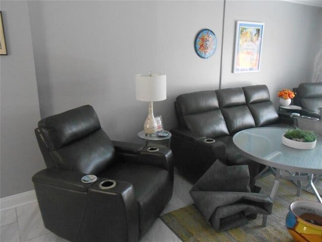 Building Photo - 4540 N Ocean Dr