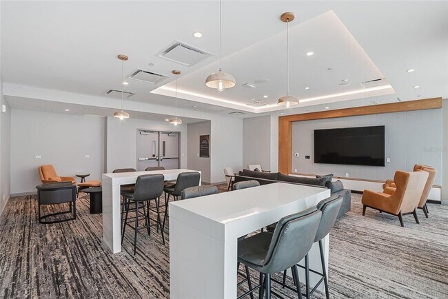 Building Photo - 400 Central Ave