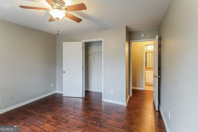 Building Photo - 1072 Fairmont Park Dr