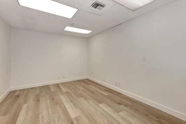 Building Photo - 14751 Plaza Dr