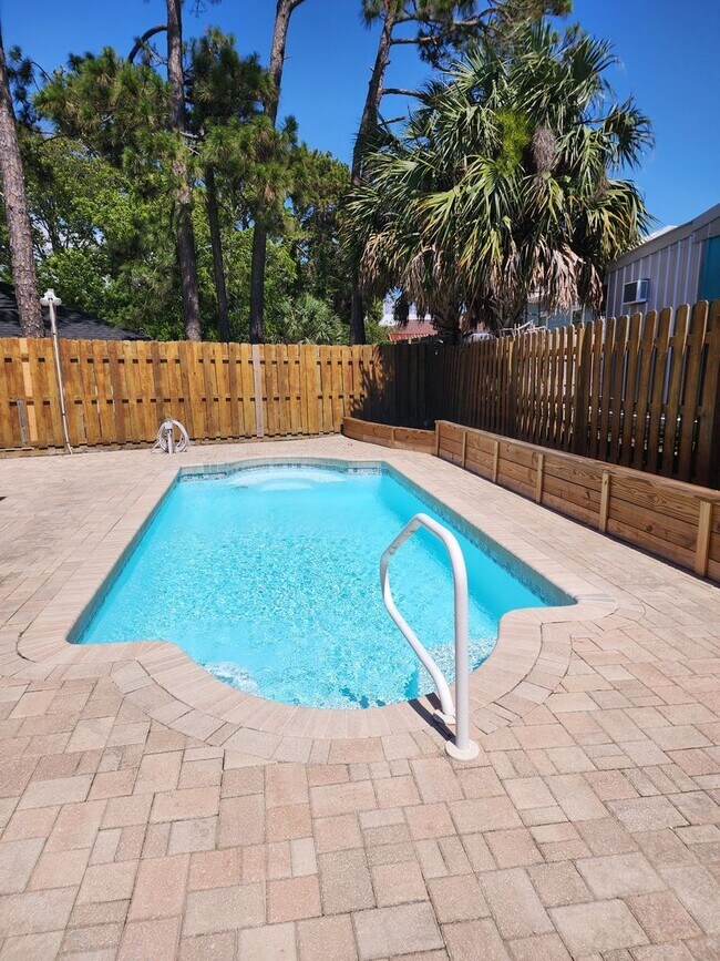 Building Photo - Beach Cottage