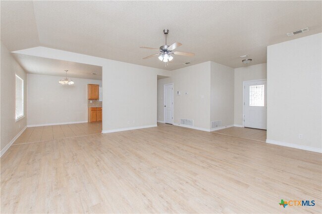 Building Photo - 404 Rowdy Dr