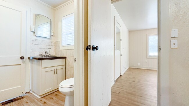 Building Photo - 712 US-190