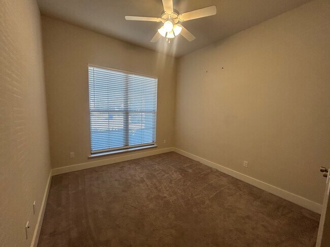Building Photo - Amazing 3 Bedroom Midway Home