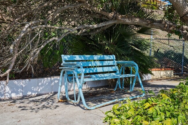 Building Photo - Aqua Vista - Entertainers Playhouse