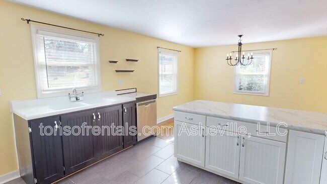 Building Photo - 653 Long Shoals Rd