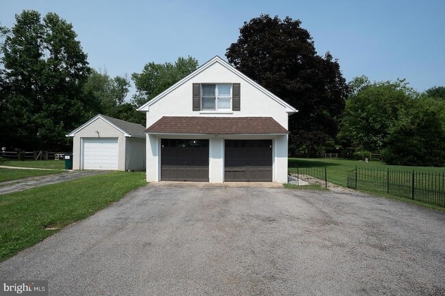 Building Photo - 353 S Old Middletown Rd