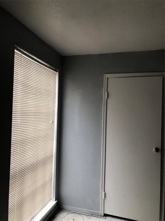 Building Photo - 12500 Sandpiper Dr