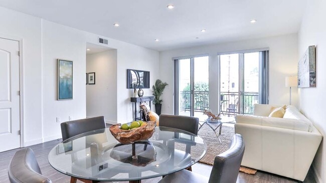 Building Photo - 4354 Teesdale Ave