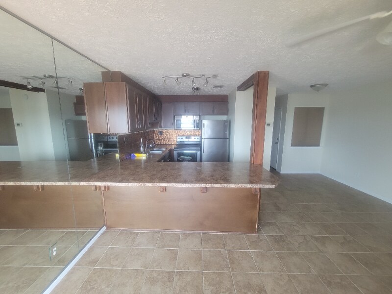 Building Photo - 308 Miracle Strip Pkwy SW