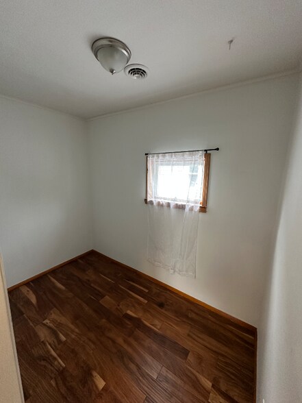 Building Photo - 48 Cowing St