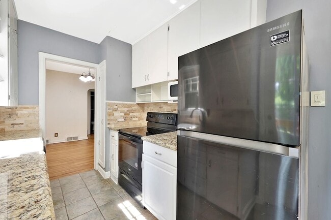 Building Photo - 230 S Minneapolis St