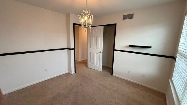 Building Photo - 1161 Tudor Dr
