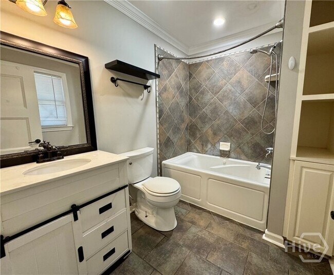 Building Photo - 12406 Largo Dr