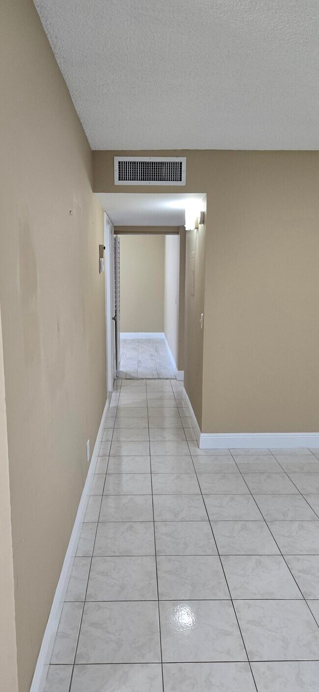 Building Photo - 134 Burgundy B