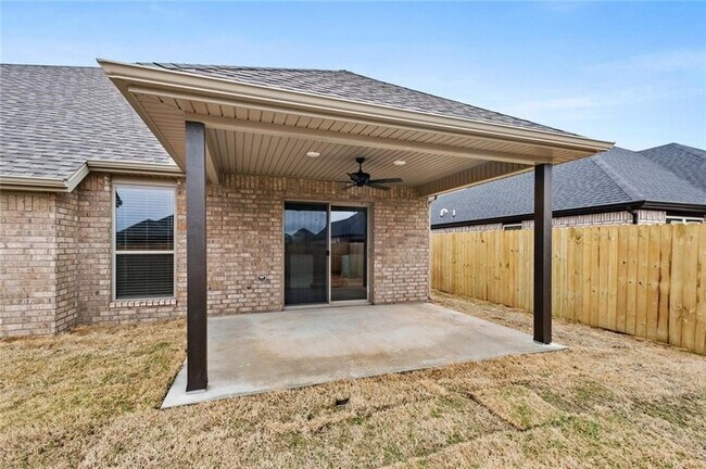 Building Photo - 275 W Tyler Rd