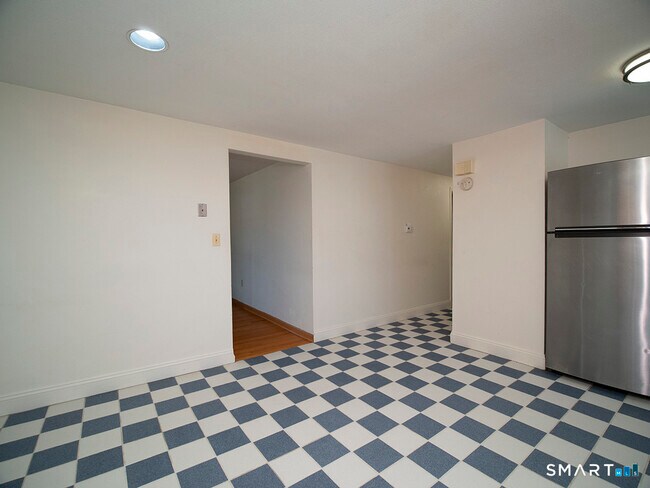 Building Photo - 38 Landin St