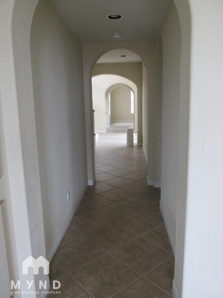 Building Photo - 5 Nerval