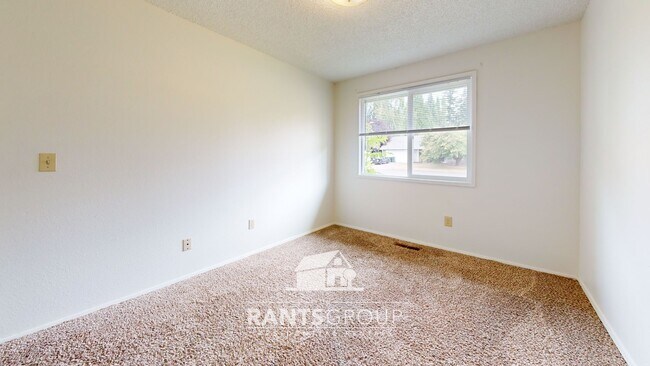 Building Photo - Spacious 3-Bed 2-Bath Tumwater Home with Large Yard! Close to I-5!
