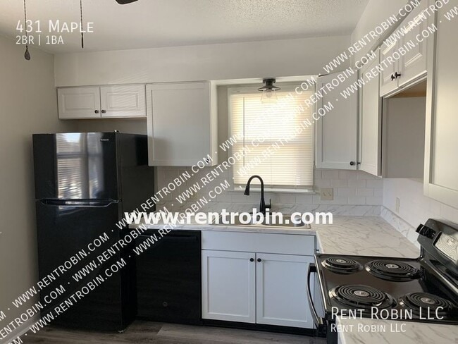 Primary Photo - 431 Maple-