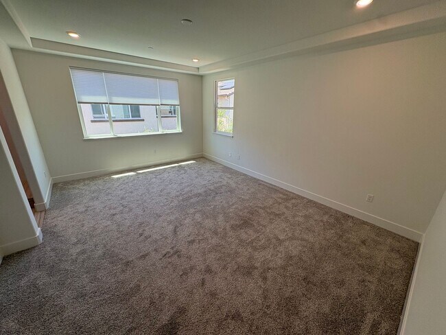 Building Photo - Beautiful 4 Bedroom 3 Bath Brentwood Home With SOLAR