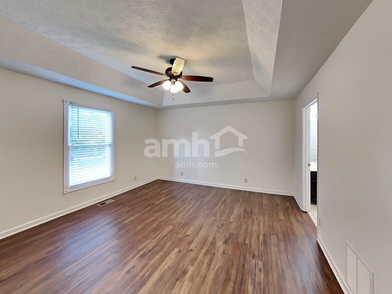 Building Photo - 307 Briarwood Ln