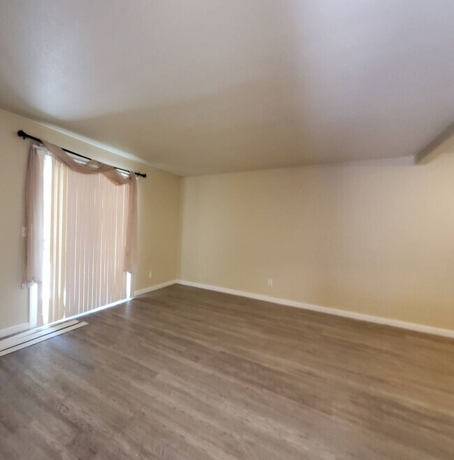 Building Photo - Melrose District 2 Bed Condo - Half Off First and Second Month
