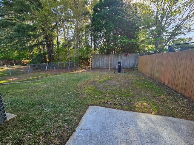 Building Photo - Newly Renovated 2 Bedroom Off Of GumBranch