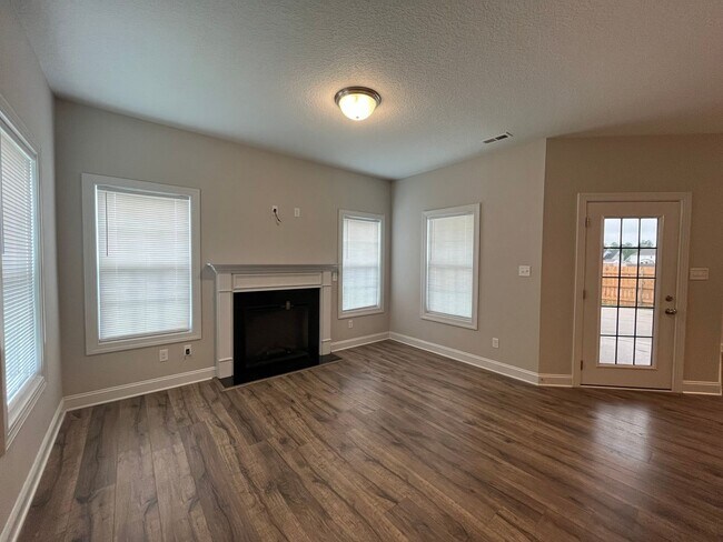 Building Photo - Welcome to Stateside!