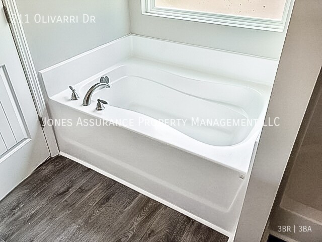 Building Photo - 211 Olivarri Dr