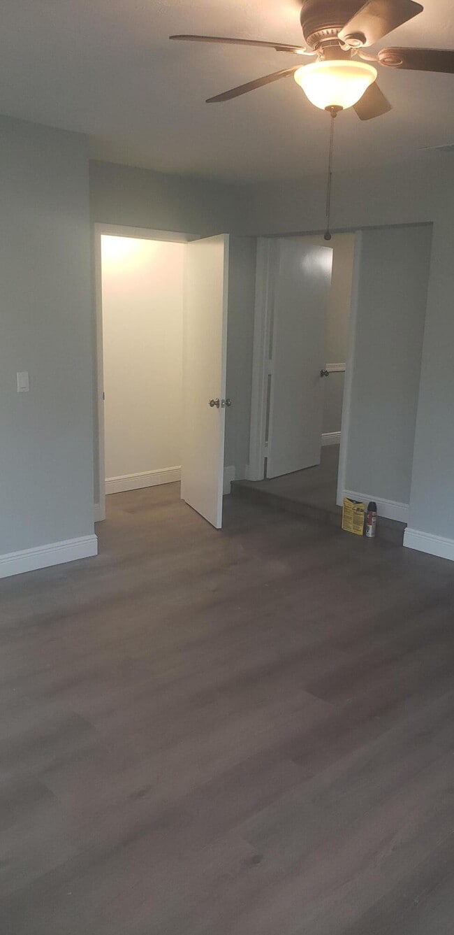 Building Photo - 4442 Golfers Dr W