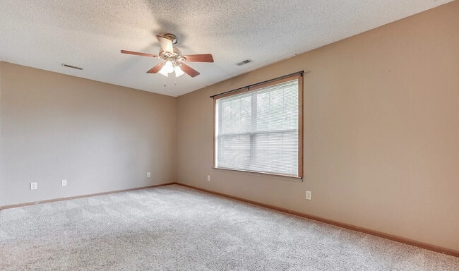 Building Photo - 6010 Rocky River Dr