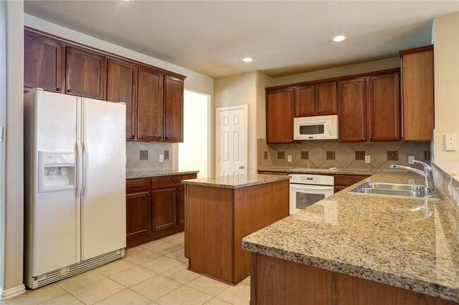 Building Photo - 13393 Mondovi Dr