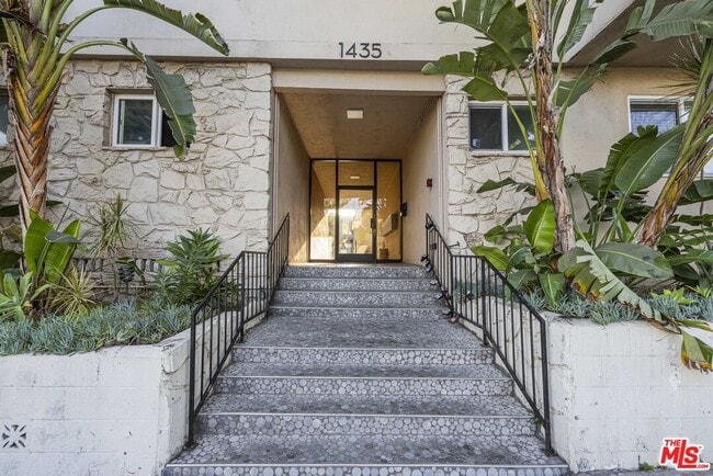 Building Photo - 1435 N Fairfax Ave
