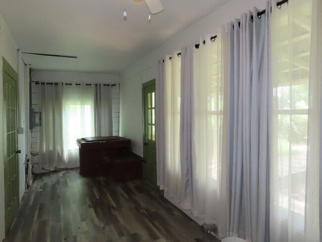 Building Photo - Cozy 2 Bedroom 1 Bath in Winona
