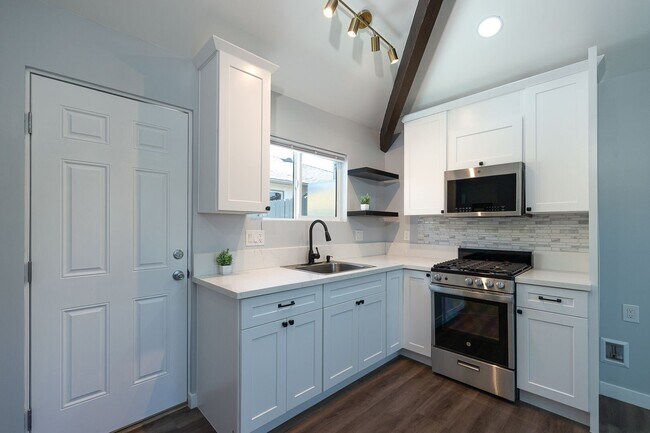 Building Photo - 1 Bedroom + 1 Bathroom ADU | Cal-Gisler | Oxnard | Unfurnished
