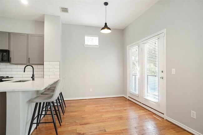 Building Photo - 4050 McKinney Ave