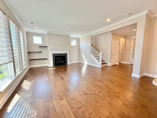 Building Photo - 516 Vivian Lee Ln