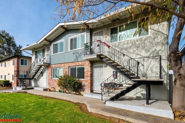 Building Photo - Sutter 2361