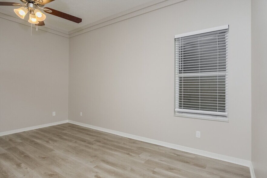 Building Photo - 2304 Golf Manor Blvd