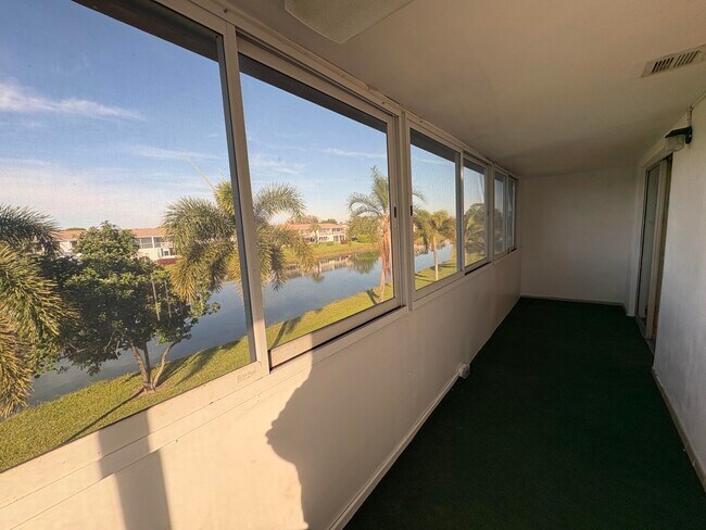 Building Photo - 230 Bedford E