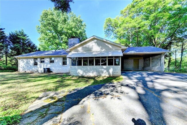 Building Photo - 2628 Whitehurst Dr