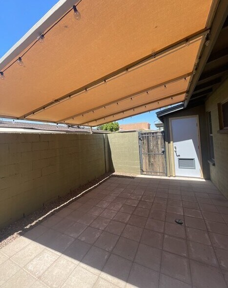 Building Photo - 1850 E Maryland Ave