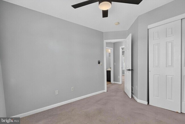 Building Photo - 48 Sussex Dr