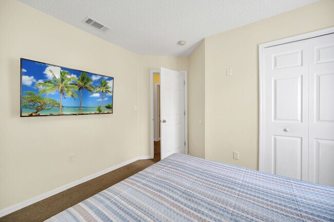 Building Photo - 2780 Sun Key Pl