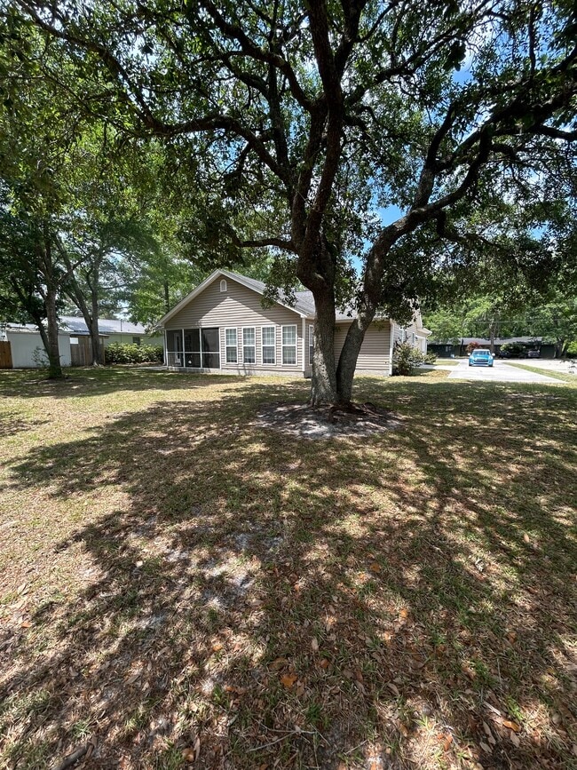 Building Photo - 123 Citadel Dr