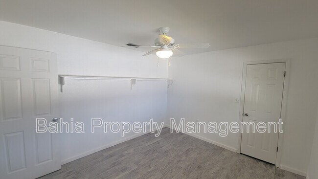 Building Photo - 215 Meadowcross Dr