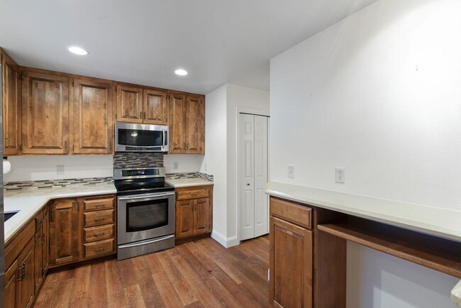 Building Photo - Charming 3-Bedroom, 2.5-Bathroom Patio Hom...