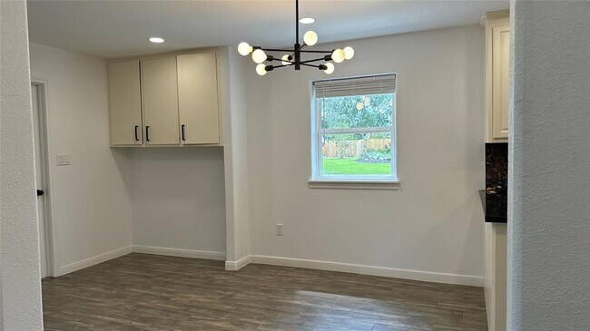 Building Photo - 136 Cherry Tree Ln